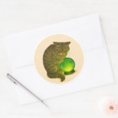 Sticker Rond Grey Shorthair cat with green crystal ball (Enveloppe)