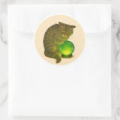 Sticker Rond Grey Shorthair cat with green crystal ball (Sac)