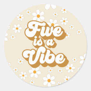 Sticker Rond Groovy Five est une ambiance rétro Daisy 5e annive