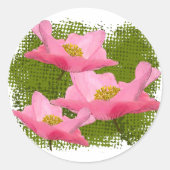Sticker Rond Gros plan sur trois croustilles roses flottantes (Devant)