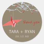 Sticker Rond Grue en papier rouge Origami sur branches Mariage  (Devant)