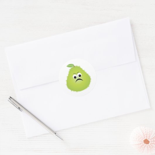 Sticker Rond Grumpy Fuzzy Pear Visage Fruit drôle Caractère (Enveloppe)