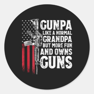 Sticker Rond Gunpa Comme Un Grand-Père Normal Et Possède Des Ar
