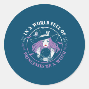Sticker Rond Halloween Dans Un Monde Plein De Sorcières Anniver