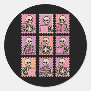 Sticker Rond Halloween Squelette tenant du café Postage Timbres