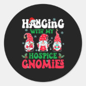 Sticker Rond Hanging With My Hosce Gnomies Nurse Gnome Funny Ch (Devant)