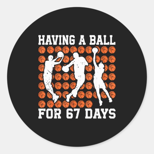 Sticker Rond Having A Ball For 67 Days Basketball Player Studen (Devant)