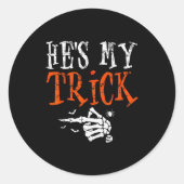 Sticker Rond He's My Trick Halloween Matching Couple Funny Girl (Devant)