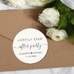Sticker Rond Heureusement Jamais Après La Crème De Fête Récepti<br><div class="desc">Un sticker chic crème légère pour votre réception de mariage ou d'invitation à la fête, les faveurs et la correspondance avec "Happily Ever After Party" dans un mélange de typographie moderne simple et un script tendance avec des swashes, vos prénoms unis par un coeur et votre date de réception.</div>
