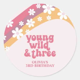Sticker Rond Hippie Daisy Young Wild and Three Rainbow Birday