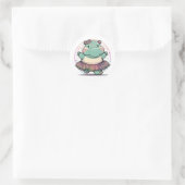 Sticker Rond Hippo de danse mignonne et joueuse dans un Tutu (Sac)