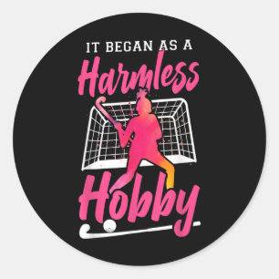 Sticker Rond Hockey sur gazon Ça a commencé comme un hob inoffe