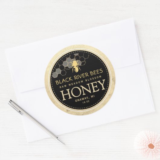 Sticker Rond Honeypeb & Bee Raw Miel Iridescente Bordure Jaune (Enveloppe)