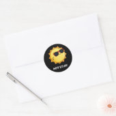 Sticker Rond Hot Stuff Funny Sun Pun Dark BG (Enveloppe)