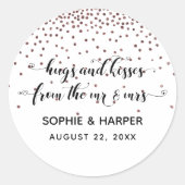 Sticker Rond Hugs et baisers de Mr & Mrs Rose Gold Confetti (Devant)