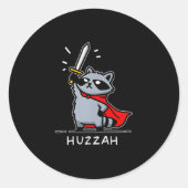 Sticker Rond Huzzah Raccoon Knight Funny Sword Meme Quote (Devant)