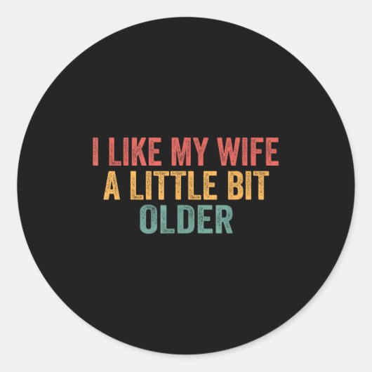 Sticker Rond I Like My Wife A Little Bit Older Funny Husband Sa (Devant)