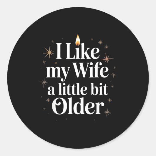 Sticker Rond I Like My Wife A Little Bit Older Funny Saying Wom (Devant)