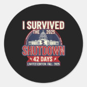 Sticker Rond I Survived The 2025 Shutdown Funny Litical Quote (Devant)