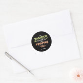 Sticker Rond If Zombies Chase Us I’m Tripping You Funny Hallowe (Enveloppe)