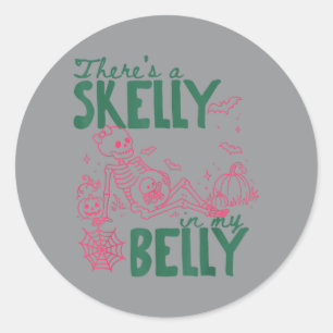 Sticker Rond Il y a Skelly Belly Funny Skeleton Enceinte