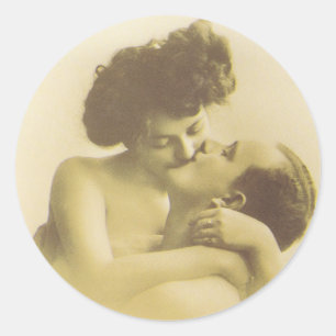 Sticker Rond Illustration sépia d'un couple d'amoureux s'embras