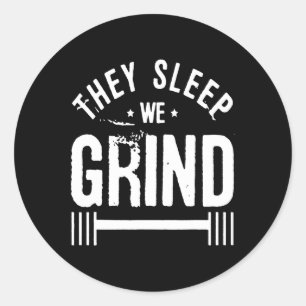 Sticker Rond Ils dorment Nous Grind Fitness Gym Faire De L'Exer