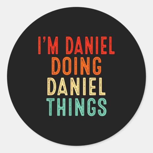 Sticker Rond I'm Daniel Doing Daniel Things Funny Christmas Ide (Devant)