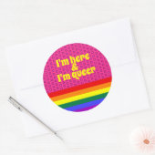 Sticker Rond I'm Here and I'm Queer LGBT Rainbow Flag (Enveloppe)