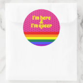 Sticker Rond I'm Here and I'm Queer LGBT Rainbow Flag (Sac)