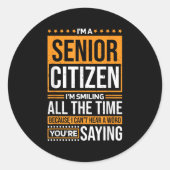 Sticker Rond I'm Senior Citizen I'm Smiling All The Time, Senio (Devant)