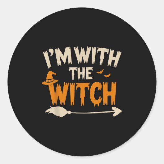 Sticker Rond I'm With The Witch Funny Husband Halloween Costume (Devant)