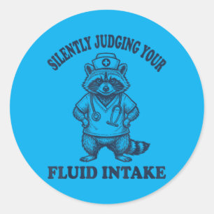 Sticker Rond Infirmière sauvage drôle jugeant silencieusement l