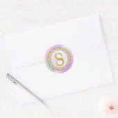 Sticker Rond Initiale iridescente chic avec ornement doré (Enveloppe)