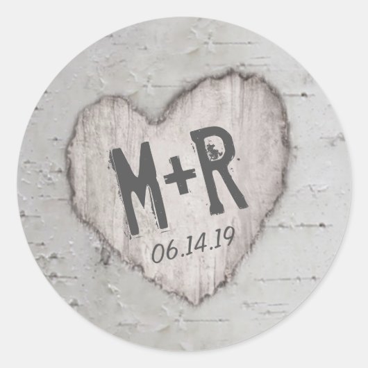 Sticker Rond Initiales de coeur sculpté rustique Mariage d'arbr (Devant)