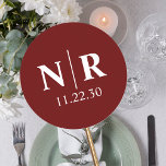 Sticker Rond Initiales mariage Monogramme Et Groom<br><div class="desc">Ajoutez une touche d'élégance personnalisée à votre mariage avec notre Sticker rond Monogram Bride et Groom Initials Classic Mariage. Ces autocollants sont l'accessoire polyvalent ultime pour votre papeterie et vos faveurs mariages. Réalisées avec soin du détail, ces autocollants présentent un design minimaliste de monogramme mariage avec les initiales de la...</div>