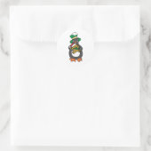 Sticker Rond Irish Penguin Holding Christmas Teddy Bear (Sac)