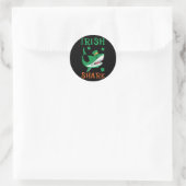 Sticker Rond Irlandais Shark Shamrock St Patrick Day (Sac)