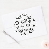 Sticker Rond Jack-o'-lantern face Citrouille noir et blanc (Enveloppe)