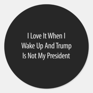 Sticker Rond J'adore quand je me réveille et que Trump n'est pa