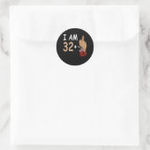 Sticker Rond J'Ai 32 Plus 1 Mid Doigt Pour Un 33E Anniversaire  (Sac)