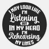 Sticker Rond J'ai peut-être l'air d'écouter, mais dans ma tête (Devant)