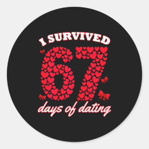 Sticker Rond J'ai survécu 67 jours de rencontres 6 7 Meme pour