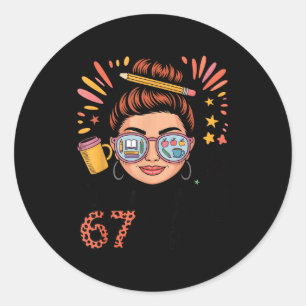 Sticker Rond J'ai survécu 67 jours d'école alimenté par le café