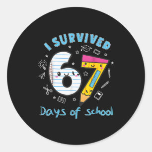 Sticker Rond J'ai survécu 67 jours d'école drôle 6 7 mème ensei
