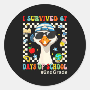 Sticker Rond J'ai survécu 67 jours d'école drôle d'oie garçons