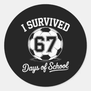 Sticker Rond J'ai survécu à 67 jours d'école garçons football 