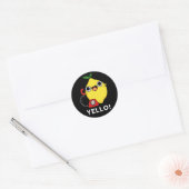 Sticker Rond Jaune Funny Jaune citron Pun Dark BG (Enveloppe)