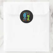 Sticker Rond J'avais 6 ans maintenant j'ai 7 ans sautons fête d (Sac)