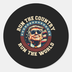 Sticker Rond Je Dirige Le Pays Et Le Monde Drôle Trump 2